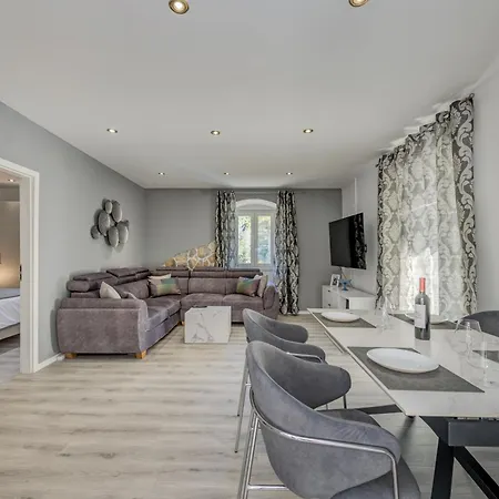 Terrace Suites-split Апартаменты *