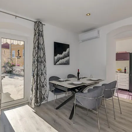 Terrace Suites-split Апартаменты *